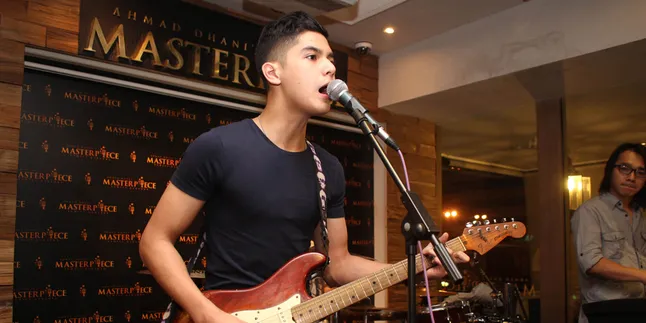 [Video] Klip Baru, Al Ghazali Rayu Seorang Pramugari Cantik