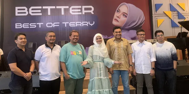 Video Klip 'Di Persimpangan Dilema' Raih 100 Juta Views di Youtube, Terry Rayakan dengan Buka Bersama Anak Yatim Video Klip 'Di Persimpangan Dilema' Raih 100 Juta Views di Youtube, Terry Rayakan dengan Buka Bersama Anak Yatim