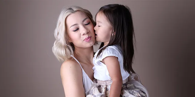 VIDEO: Kompaknya Jennifer Bachdim & Kiyomi Kompakan Gaya Rambut