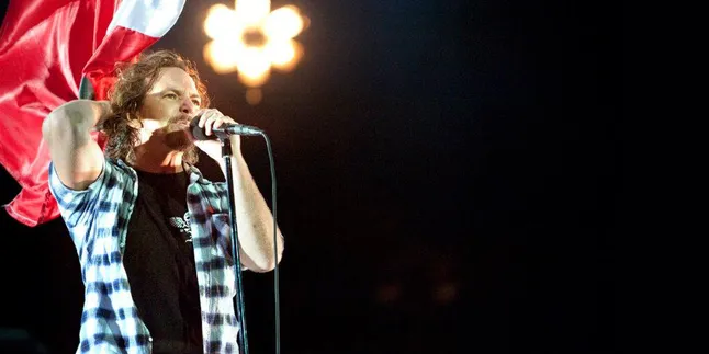 [Video] Konser di Italia, Pearl Jam Cover 'Let It Go'