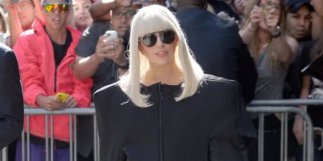 [Video] Lady Gaga Buat 'Kecanduan' Fans Lewat Single Dope