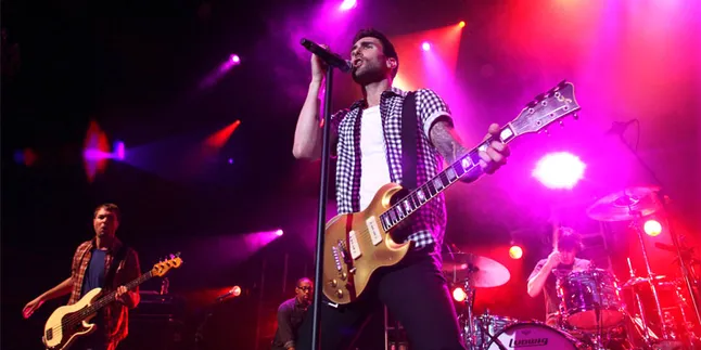 [Video] 'Love Somebody', Sensualitas Yang Artistik Dari Maroon 5