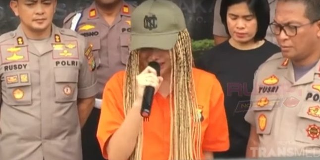 Video of Lucinta Luna Crying and Apologizing While Wearing Orange Clothes and Long Wig