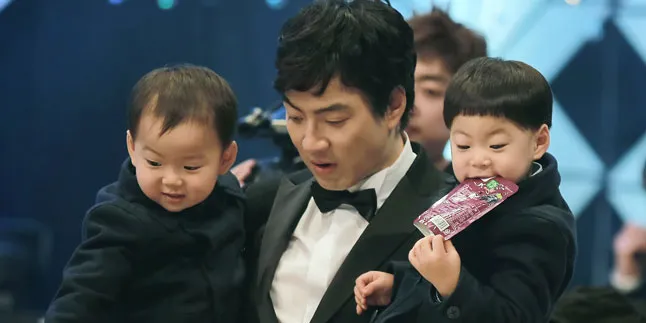 Video Lucu Song Manse Yang Kini Bisa Main Ski Sendiri