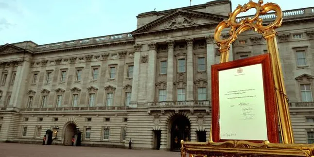 [Video] Megahnya Pengumuman Kelahiran Bayi Kate Middleton