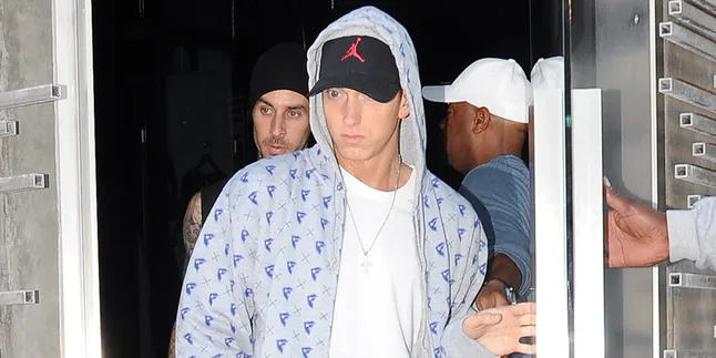 [Video] Menyentuh, Eminem Minta Maaf Pada Ibunya di Klip Terbaru