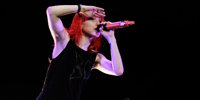 [Video] Paramore Wujudkan Mimpi Fans di Klip 'Daydreaming'