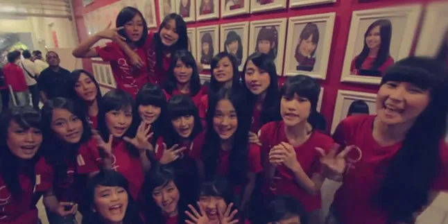 [Video] Pemasangan Photo Frame Tim KIII JKT48 di Teater JKT48