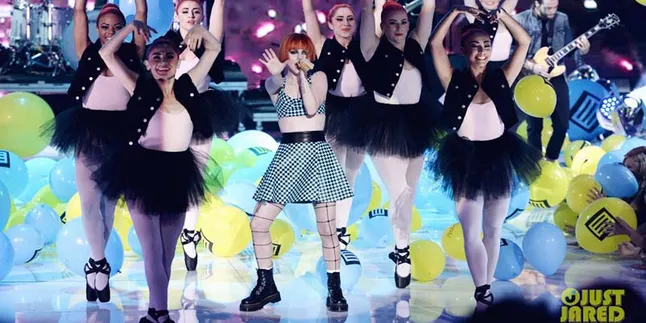 [Video] Penampilan Paramore di Teen Choice Awards 2013 Bikin Kecewa