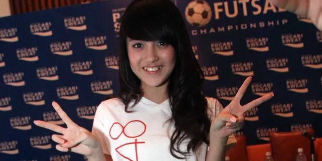 [Video] Penuh Semangat, Nabilah JKT48 Mengajarkan Chant