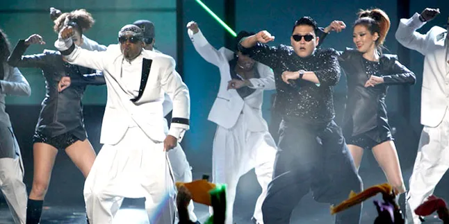 [Video] PSY - MC Hammer Bikin American Music Awards Berdansa