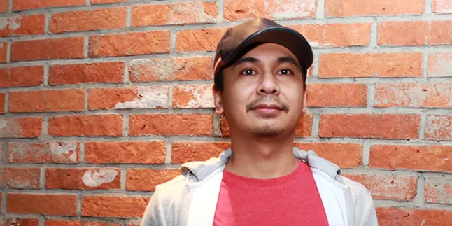 VIDEO: Raditya Dika Beli Batagor Naik Lamborghini Aventador