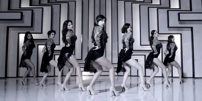 [Video] Rainbow 'Black Swan', Gelap Tapi Sensual