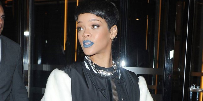 [Video] Rihanna Pamer Kemesraan Dengan Pacar Baru