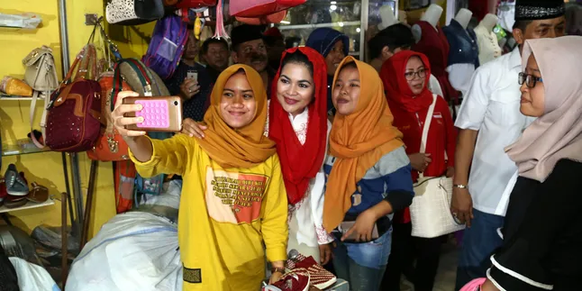 Video Saat Puti Guntur Soekarno Bertemu Penjual Kue, Bikin Mewek