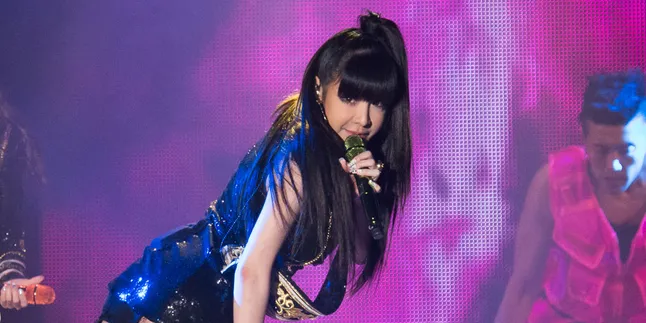 [VIDEO] Sesi Dance Break, Bom 2NE1 Malah 'Pamer' Bra