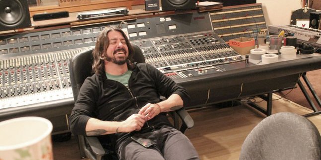 [VIDEO] Stik Drum Untuk Orang Buta Dari Dave Grohl