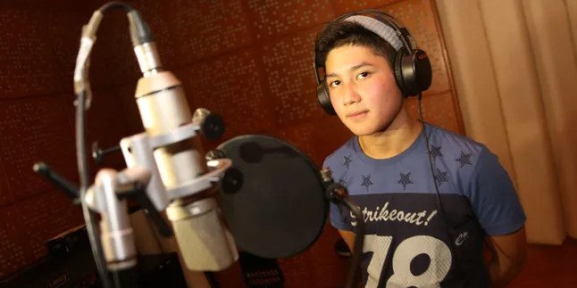 [Video] Sweet, Rassya Ungkapkan Cinta Lewat 'Kamu'