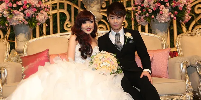 VIDEO: Syahdu! Momen Sakral Pernikahan Angel Chibi & Rudi Ming