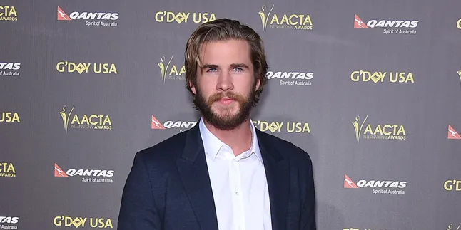 [VIDEO] Tak Malu, Liam Hemsworth Nyeker Saat Shopping!
