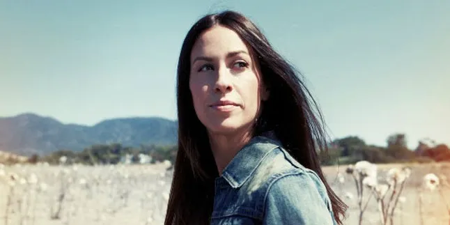 [Video] Alanis Morissette Cover Lagu Green Day