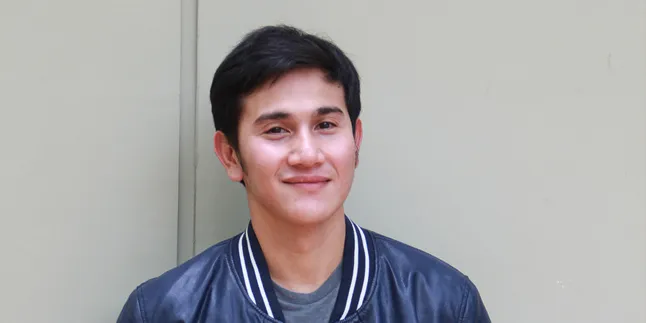 Vino G Bastian Kangen Ngobrol Bareng Anak - Istri di Kamar Gelap Vino G Bastian Kangen Ngobrol Bareng Anak - Istri di Kamar Gelap