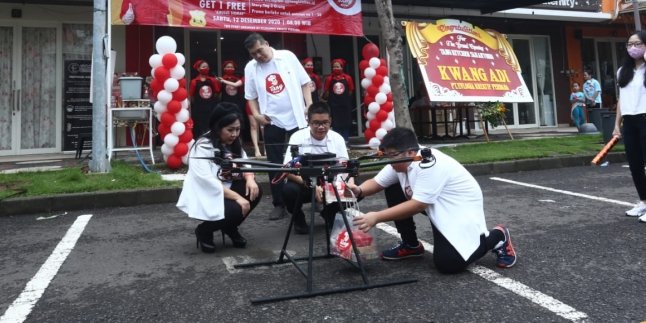 Viral Story of 13-Year-Old Jason Surya Selling Siomay Using Drones and Donating the Proceeds!