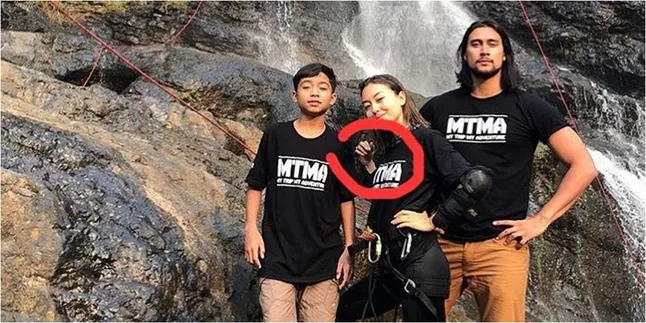 Viral Penampakan di Foto MTMA, Paranormal Sebut Itu Tangan Makhluk Dari Dimensi Lain? Viral Penampakan di Foto MTMA, Paranormal Sebut Itu Tangan Makhluk Dari Dimensi Lain?