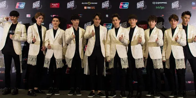 'Virus' Kpop Menyebar Luas, Aktor Amerika Ini Idolakan EXO 'Virus' Kpop Menyebar Luas, Aktor Amerika Ini Idolakan EXO