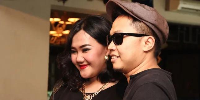 Vitha Terbebani Bawakan Lagu Ciptaan Sandhy Sondoro