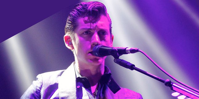 Vokalis Arctic Monkeys Muncul Di Tengah Konser Mini Mansions