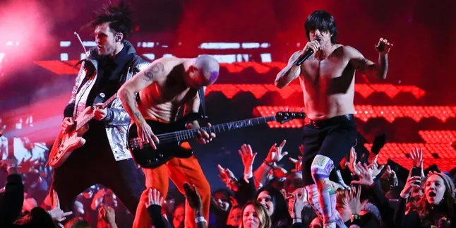 Vokalis Mendadak Dibawa ke Rumah Sakit, RHCP Batalkan Konser Vokalis Mendadak Dibawa ke Rumah Sakit, RHCP Batalkan Konser