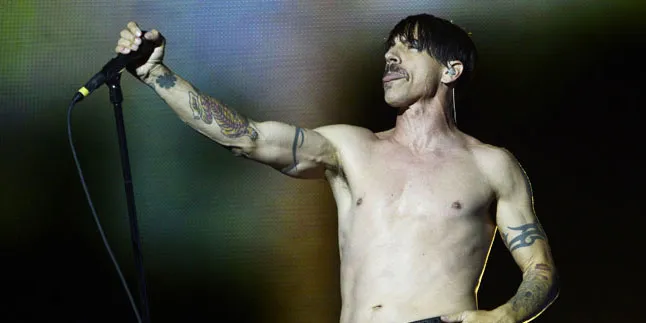 Vokalis Red Hot Chili Pepper Geger Dengan Keamanan Hotel