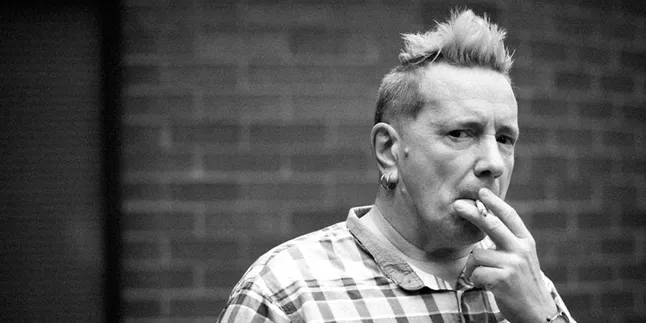 Vokalis Sex Pistol Bantah Lecehkan Carrie Bickmore