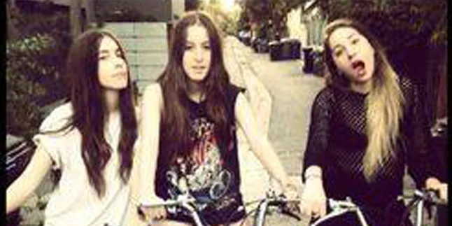 Vokalis Tak Mengalami Luka Serius, Haim Tetap Rilis Album Baru Vokalis Tak Mengalami Luka Serius, Haim Tetap Rilis Album Baru