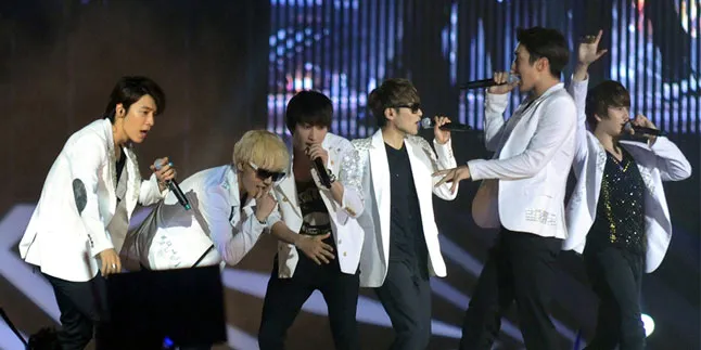 Wah! Ada Iron Man di Konser Super Junior!