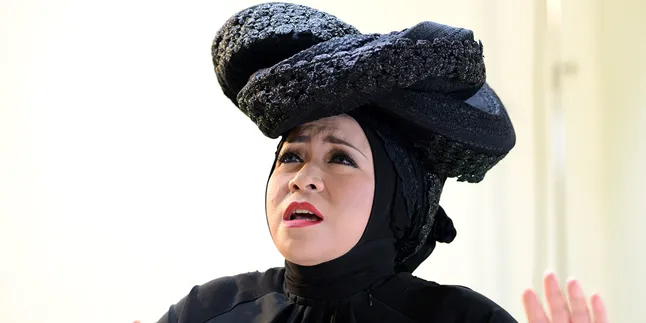 Wah, Melly Goeslaw Jatuh Cinta Sama Hijab Ini!