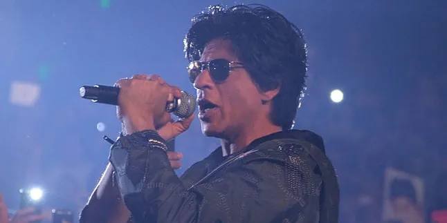 Wah, Peraih Oscar Ini Sibuk Dandani Shahrukh Khan Wah, Peraih Oscar Ini Sibuk Dandani Shahrukh Khan