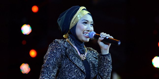 Wow, Sarah Populerkan Kostum Rock Syariah di Indonesian Idol