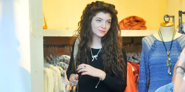Wajah Asli Lorde Jika Muncul Tanpa Make Up, Cantik Atau ...