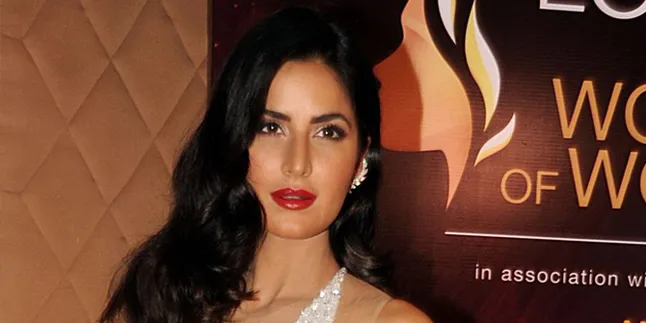 Wajah Bengkak, Katrina Kaif Dituding Lakukan Oplas Agar Nampak Lebih Muda Wajah Bengkak, Katrina Kaif Dituding Lakukan Oplas Agar Nampak Lebih Muda