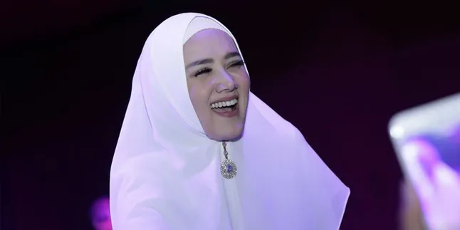 Wajah Berubah Jadi Cowok, Mulan Jameela Jadi Mirip Saipul Jamil atau Hamish Daud?