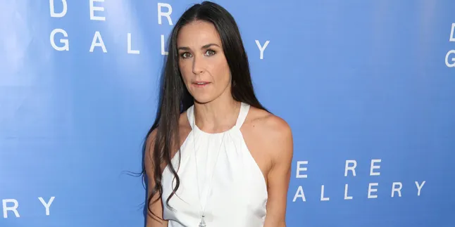 Wajah Keriput, Bukti Kecantikan Demi Moore Luntur Dimakan Usia Wajah Keriput, Bukti Kecantikan Demi Moore Luntur Dimakan Usia