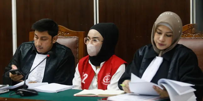 Wajah Semakin Bersinar, Medina Zein Akui Jalani Perawatan Murah di Penjara Wajah Semakin Bersinar, Medina Zein Akui Jalani Perawatan Murah di Penjara