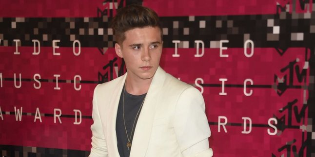 'Wake Up', Brooklyn Beckham Menuju Gigs Rahasia Bareng The Vamps