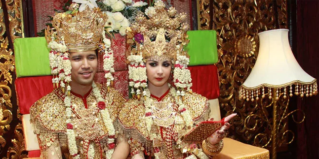 Wakil Presiden RI Hadiri Resepsi Pernikahan Arumi - Emil