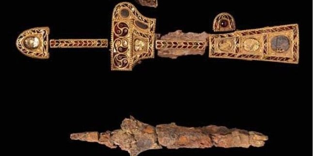 World Heritage: Dagger and Gold Sheath from the Kingdom of Silla