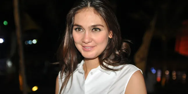 Warna Baju Sama, Luna Maya Sangkal Janjian Warna Baju Sama, Luna Maya Sangkal Janjian