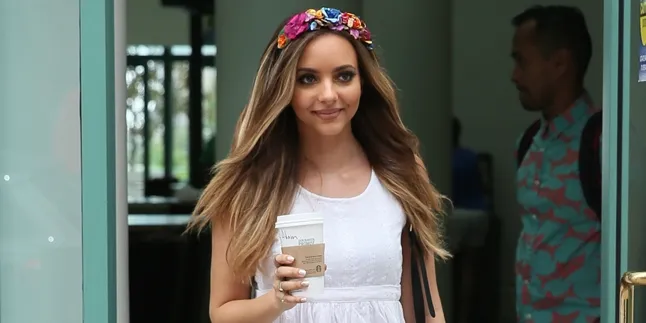 Warna Rambut Jadi Abu-Abu, Jade Little Mix Makin Cantik Atau...