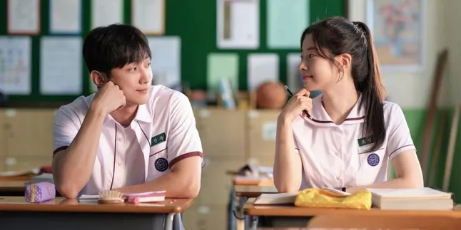 [Exclusive Interview] Jinyoung & Dahyun Share Their Experience Filming 'You Are the Apple of My Eye'